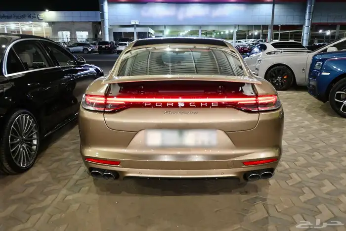 بورش باناميرا Panamera executive 2022 شبه جديد على الضمان 4