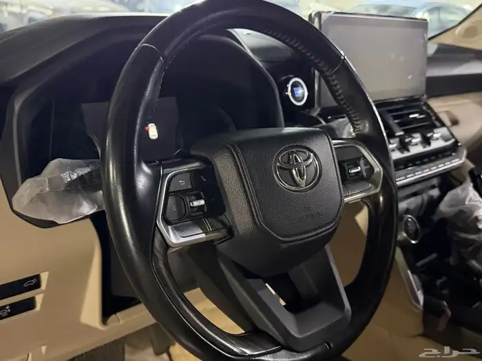 لاندكروزر VXR 2023 رقم 1 وارد الوليد 32