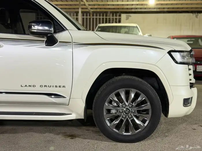 لاندكروزر VXR 2023 رقم 1 وارد الوليد 7