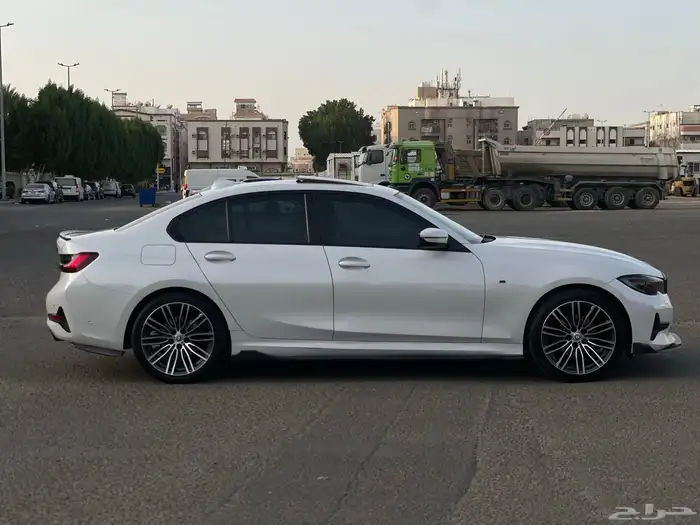 بي ام دبليو 320i 2022 4
