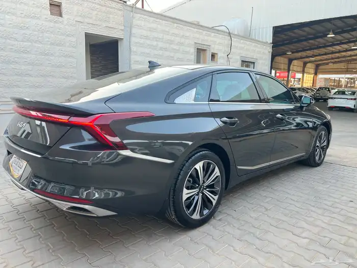 كيا K8 2022 ممشى 6 سلندر ممشى 80.000 لدى قمة الاطلال 14
