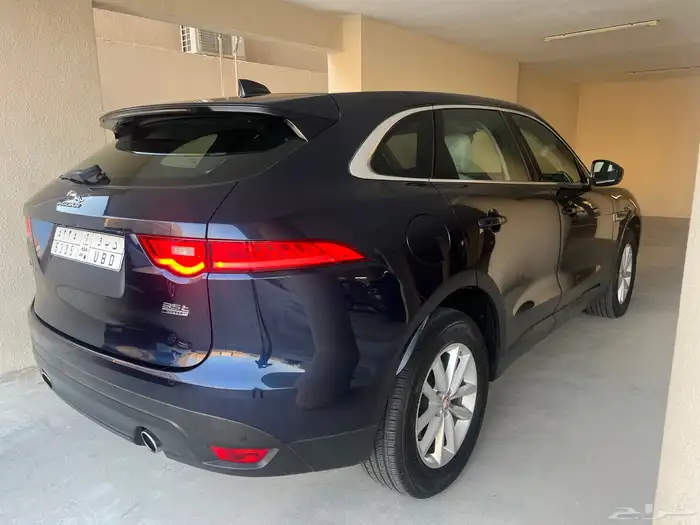 للبيع جاكور F pace 2017 بحالة الوكاله 17
