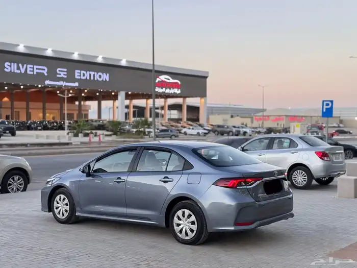 تويوتا كورولا 2020 ازرق 1600 cc 7