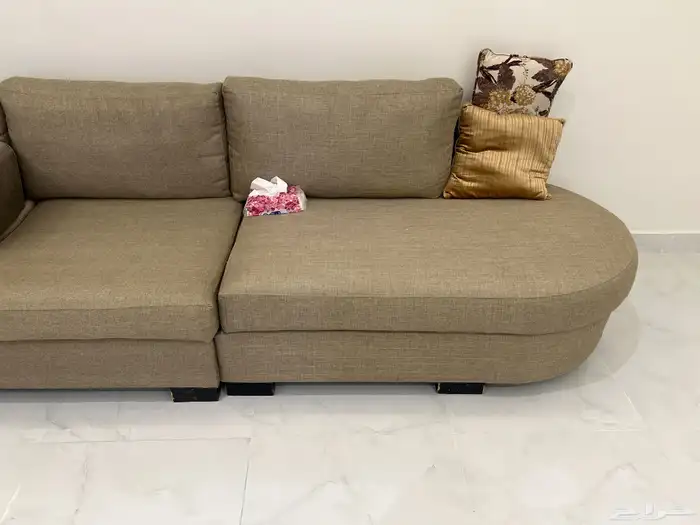 كنب حرف ال اللون بيج وكنب ارضي 3