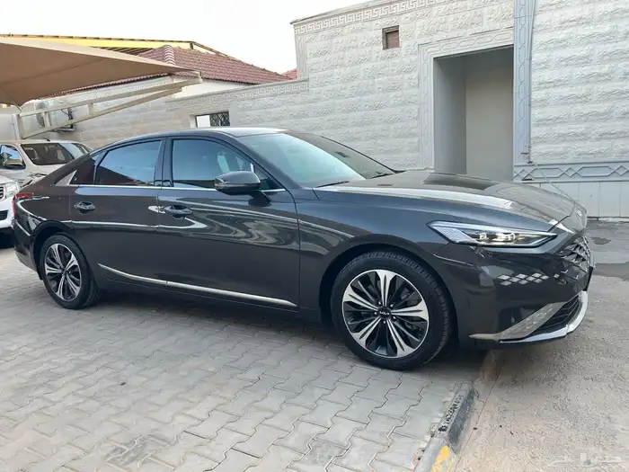 كيا K8 2022 ممشى 6 سلندر ممشى 80.000 لدى قمة الاطلال 6