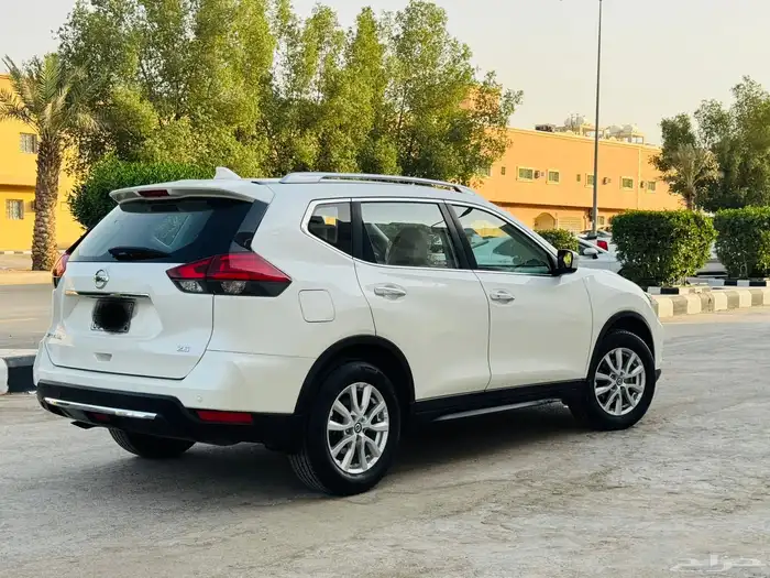 نيسان اكس تريل نص فل دبل خمس مقاعد 6