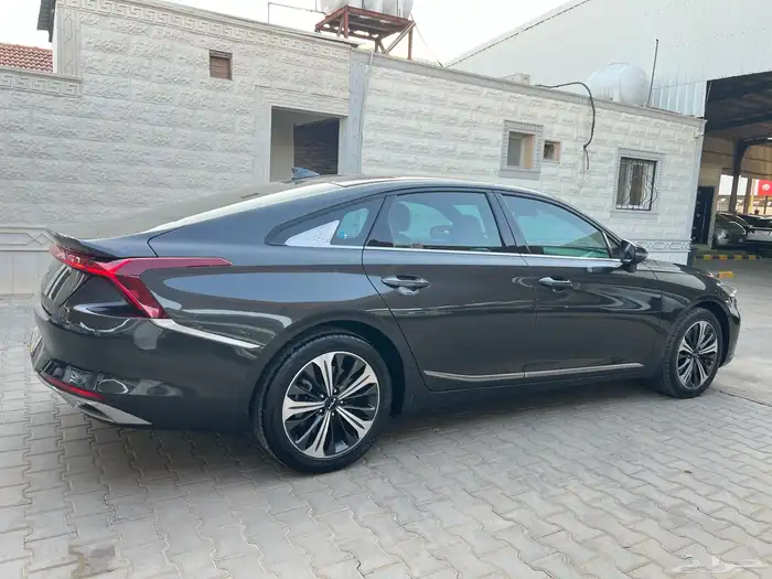كيا K8 2022 ممشى 6 سلندر ممشى 80.000 لدى قمة الاطلال 16