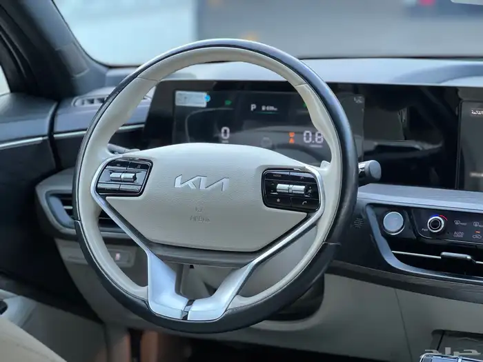 كيا K8 2022 ممشى 6 سلندر ممشى 80.000 لدى قمة الاطلال 55