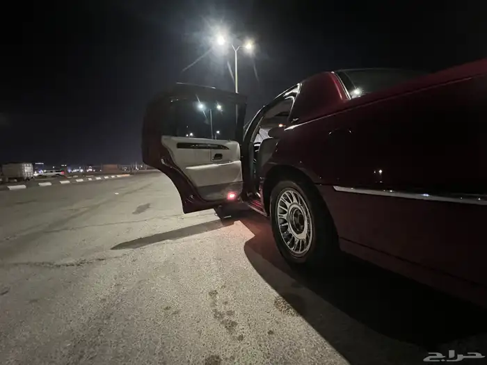 لنكولن تاون كار 1998 73