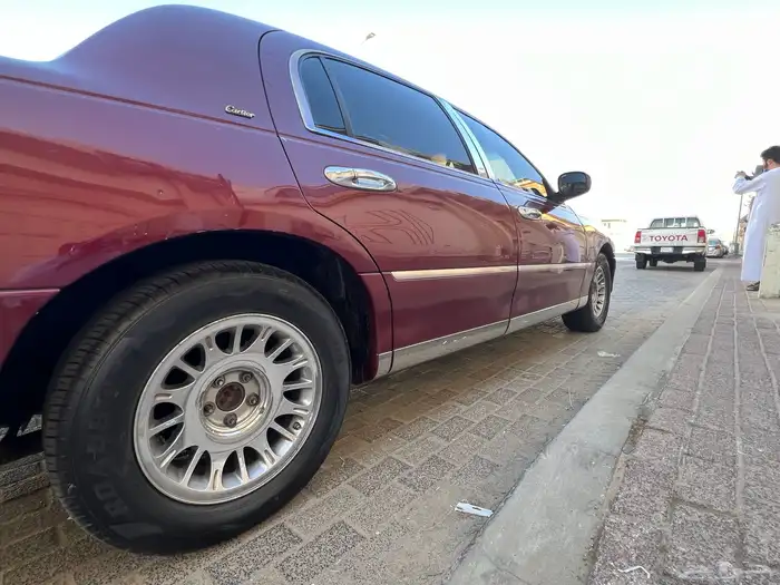 لنكولن تاون كار 1998 28