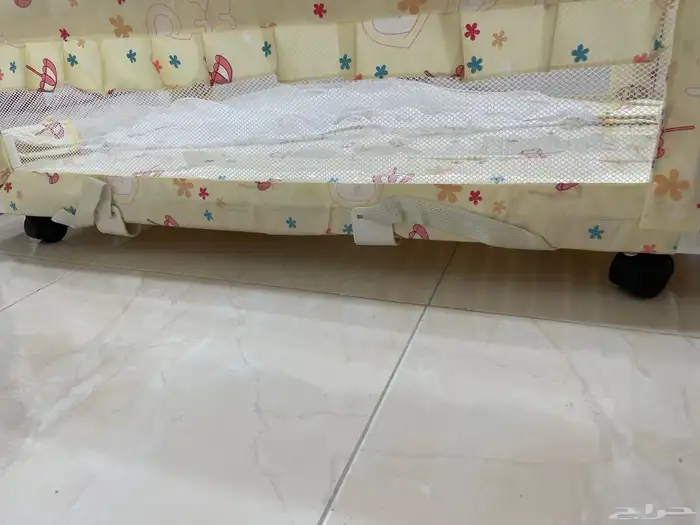 سرير اطفال ارضي مع ناموسية 1