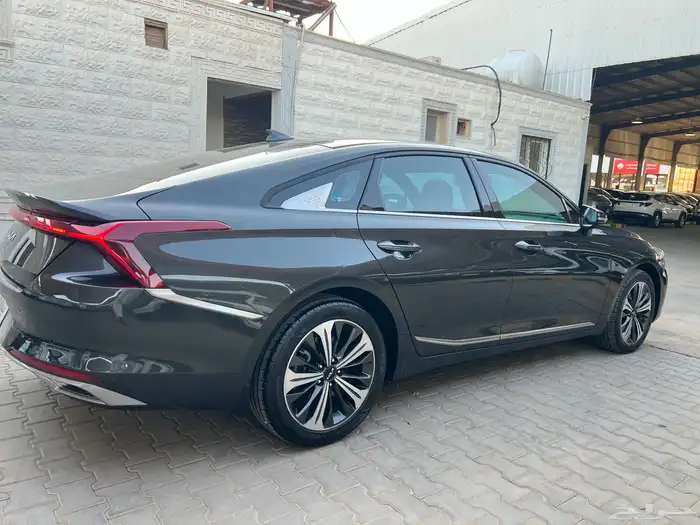 كيا K8 2022 ممشى 6 سلندر ممشى 80.000 لدى قمة الاطلال 15