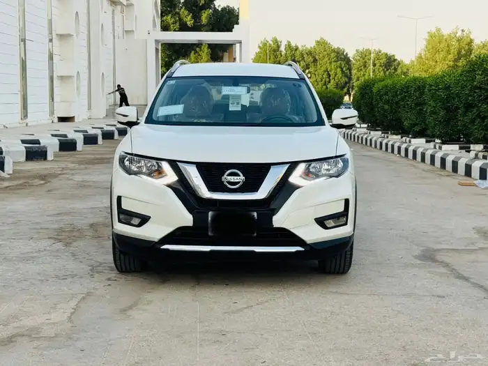 نيسان اكس تريل نص فل دبل خمس مقاعد 0