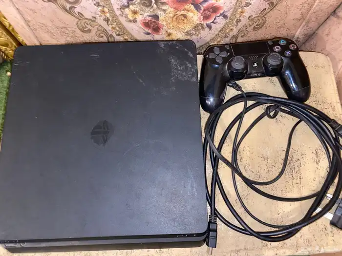 عندي سوني فور PS4مع يد سوني به مشكله مدخل ال HD معه اسلاكه 2