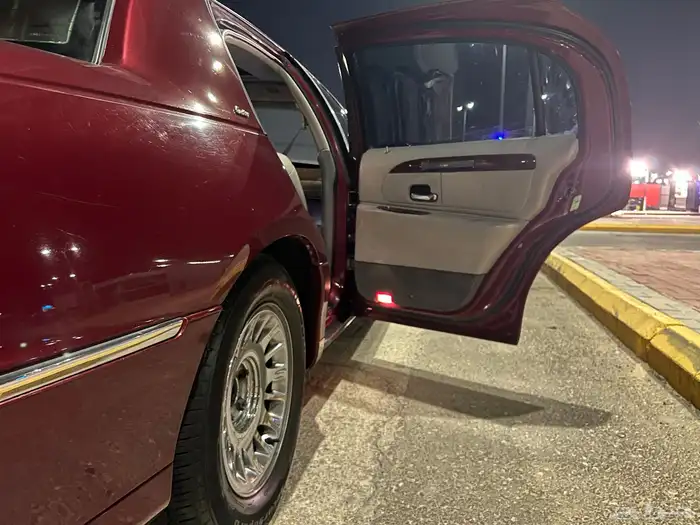 لنكولن تاون كار 1998 71