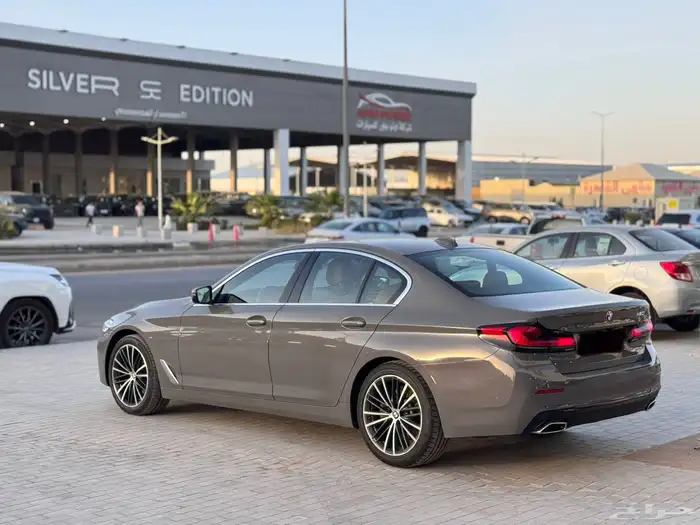 بي ام دبليو 520 2023 رمادي 10