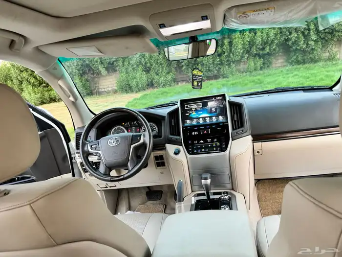 لاندكروزر 2021 GXR V8 14
