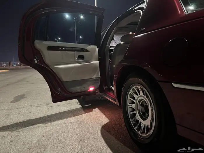 لنكولن تاون كار 1998 72