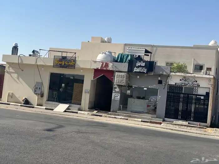 محلات تجاريه وغرف عمال للبيع 0