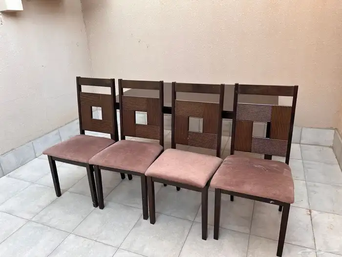 طاولة طعام مستعمله نظيفه 1