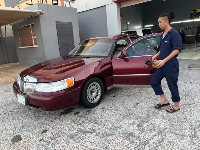 لنكولن تاون كار 1998 36