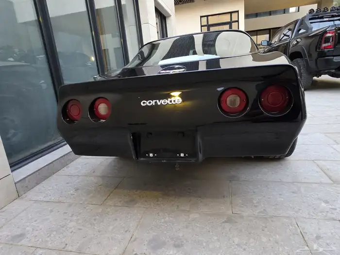 للبيع كورفيت C3 Stingray موديل 1981   معدل بمحرك LS 1