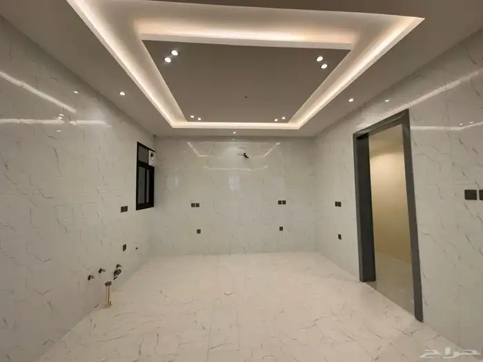 للبيع روف علوى بسعر ممتاز 620 الف بخميس مشيط 7