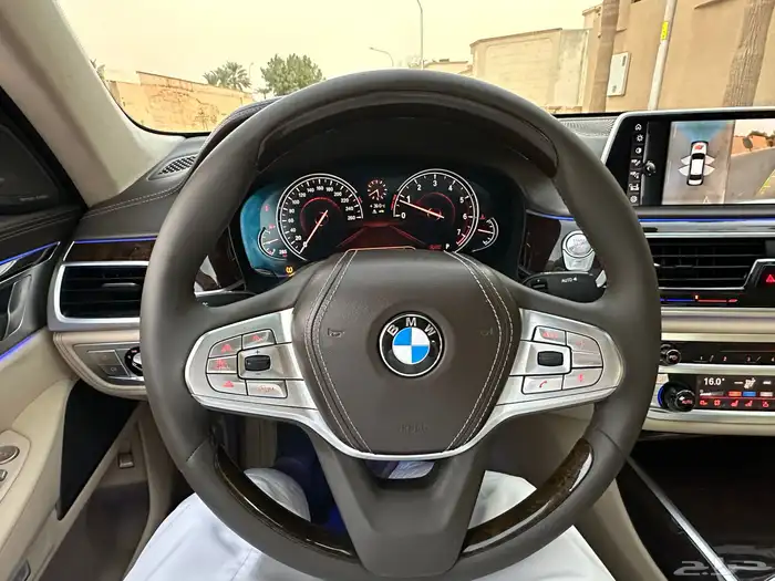 بي ام 740 بحاله الوكاله ماشي 73 الف فقط بدي وكاله 27