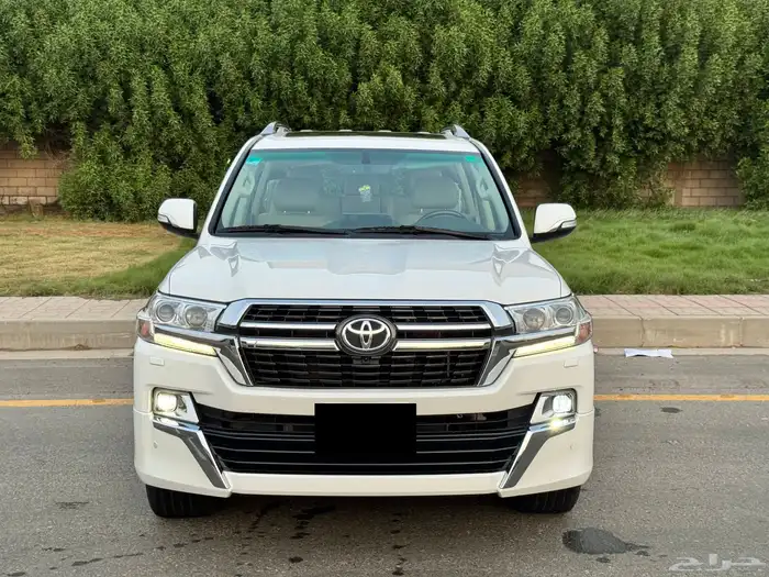 لاندكروزر 2021 GXR V8 4