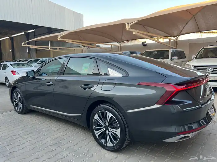 كيا K8 2022 ممشى 6 سلندر ممشى 80.000 لدى قمة الاطلال 23