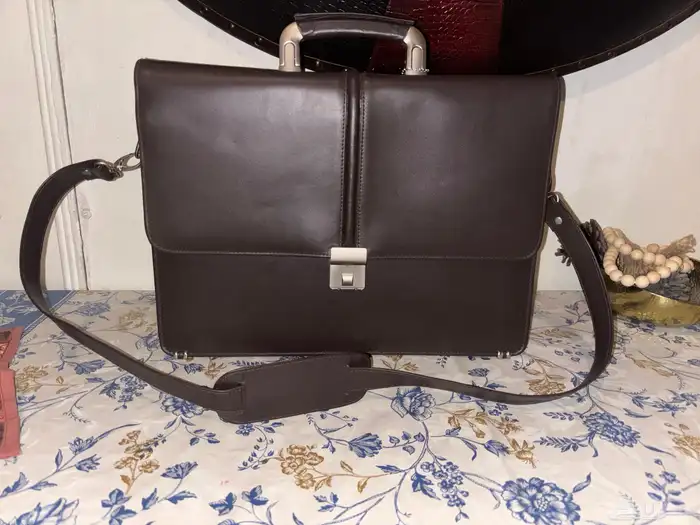 16 by 12 inch premium genuine leather laptop bag with lock 3