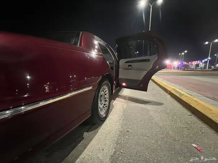 لنكولن تاون كار 1998 70