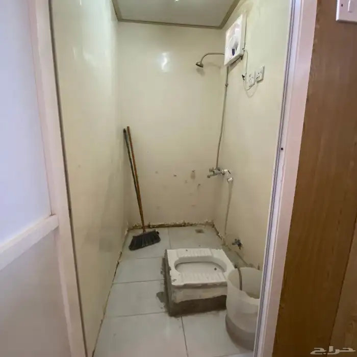 بركس طوله 4 وعرضه 3 5