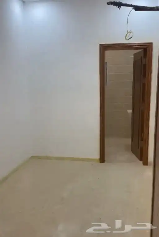 شقة دور كامل مدخل خاص بحي الفيصلية 4