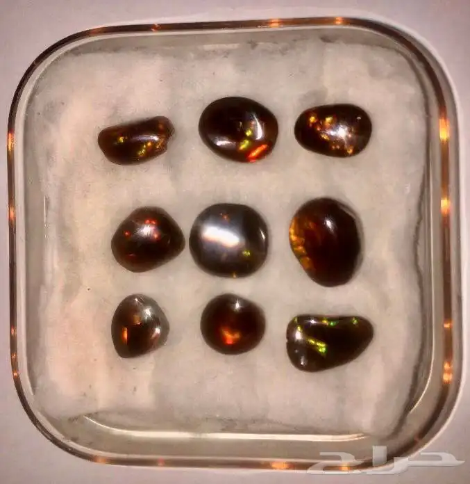 حجر عقيق ناري متوهج نابض للحياة محمر 3