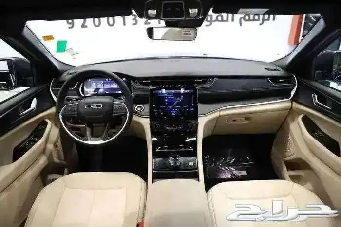 جراند شيروكي 2025 لارادو 4