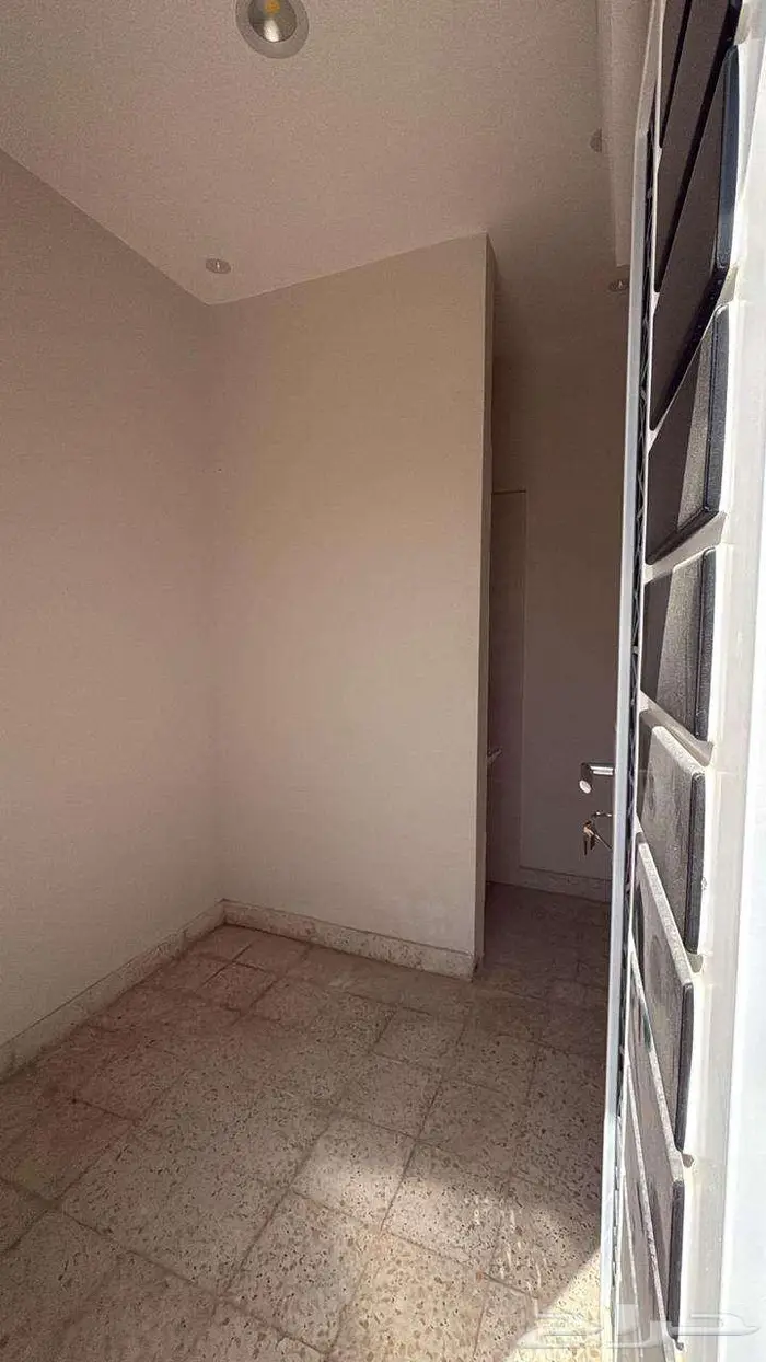 غرفة سائق للإيجار 1