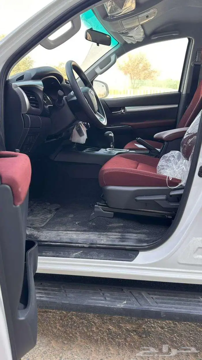 تويوتا هايلوكس 2025 بنزين 4