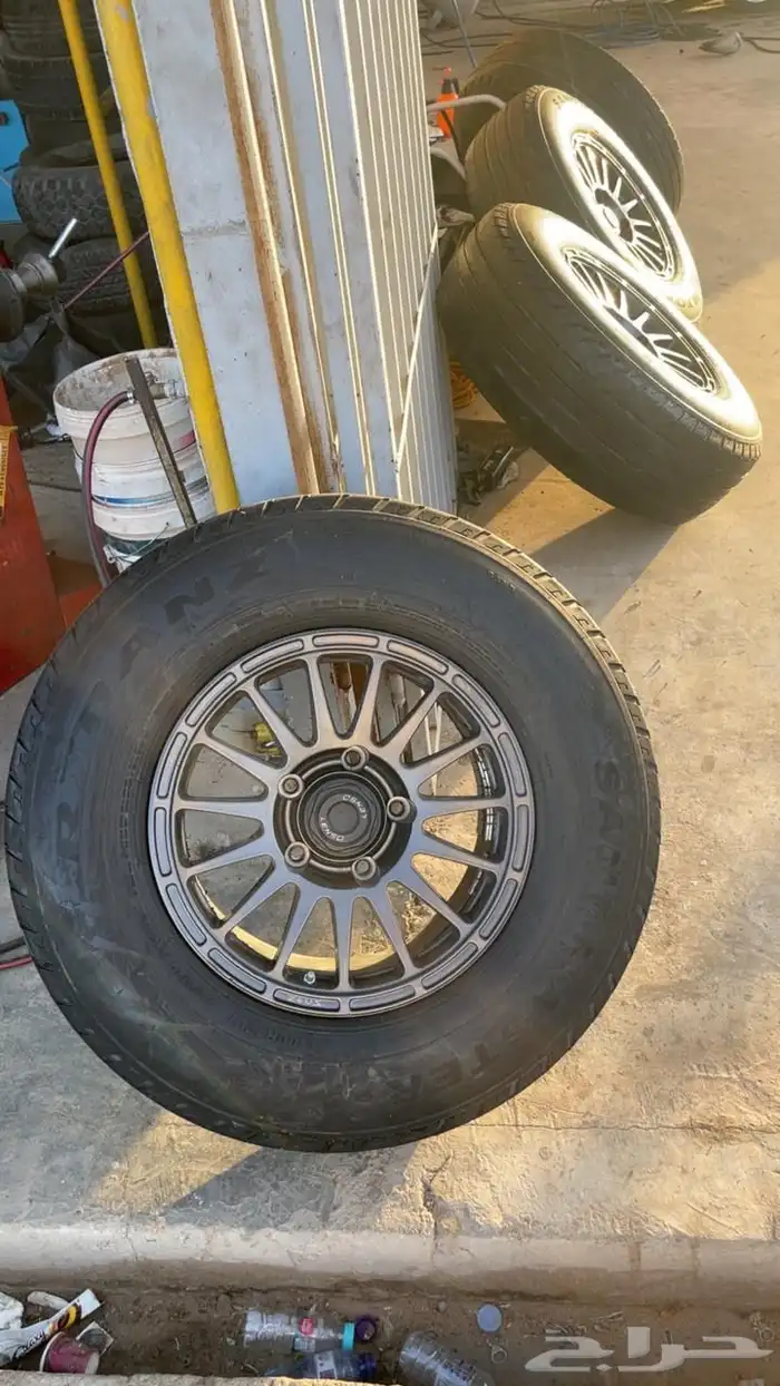 اربع كفرات مع الجنوط مقاس 17 0