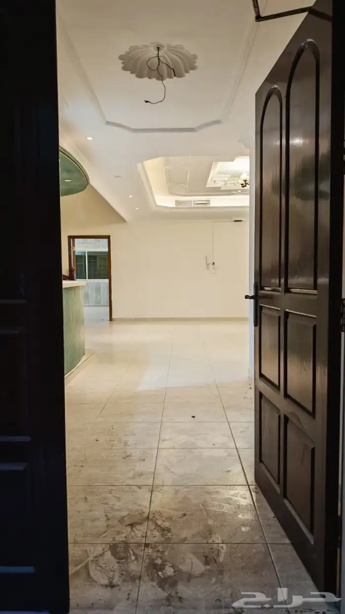 فيلا واسعة للايجار 534م 4