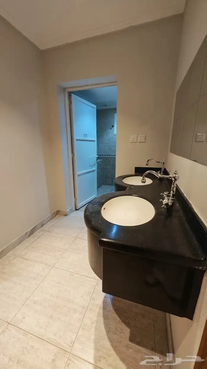 فيلا واسعة للايجار 534م 7