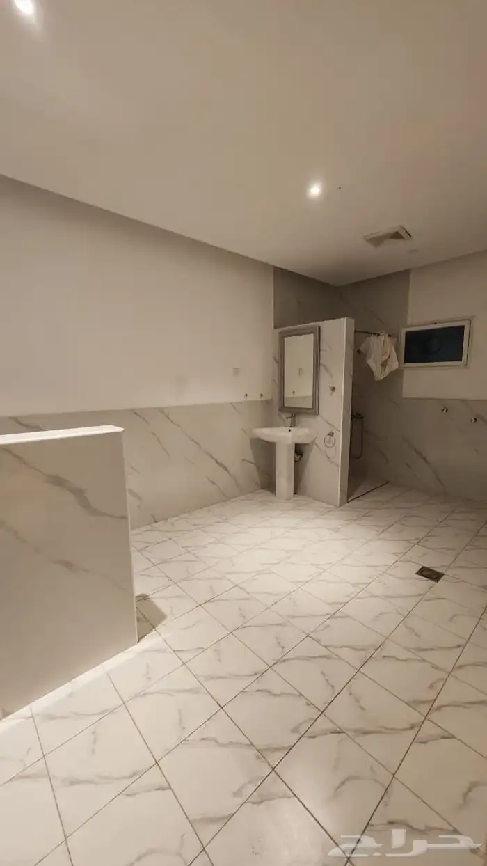 فيلا واسعة للايجار 534م 8
