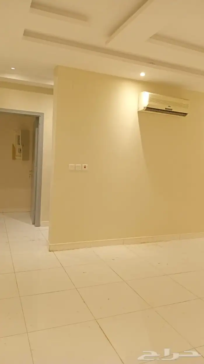 شقه للايجار 5 غرف بحي الواحه 0