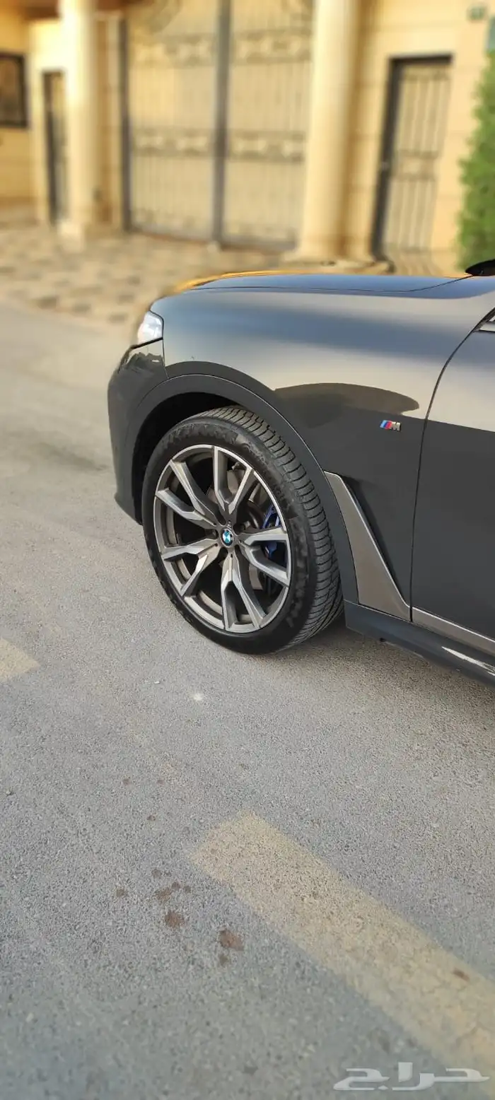 BMW X7 M50i 2022 - بحالة الوكالة وعلى الضمان 1