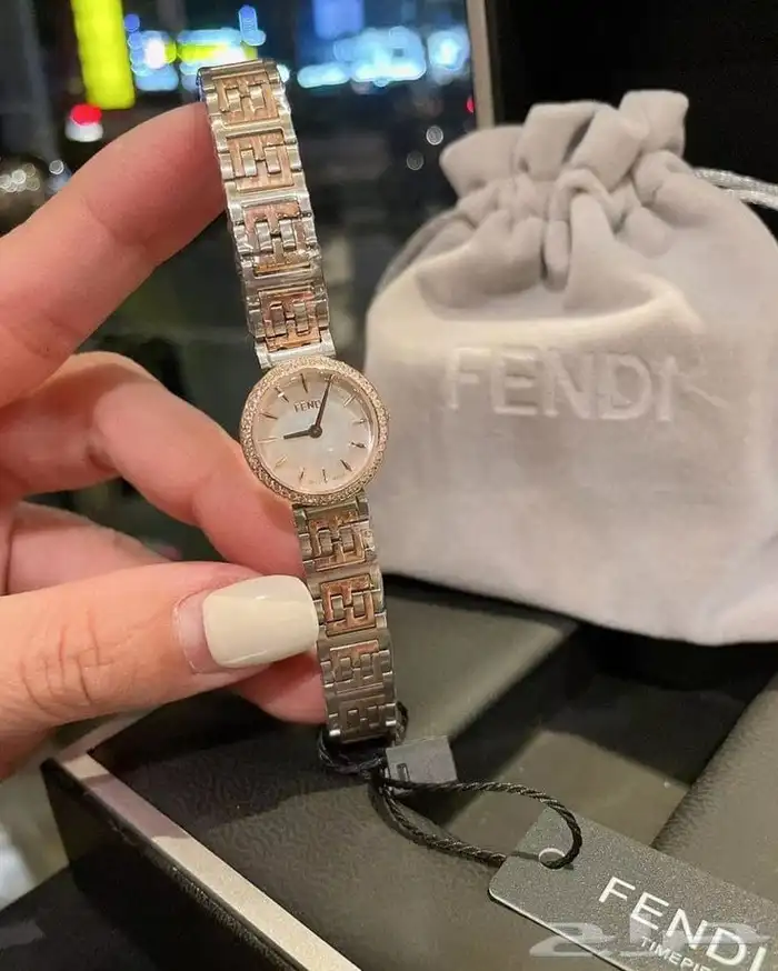 ساعه فندي نسائي 11