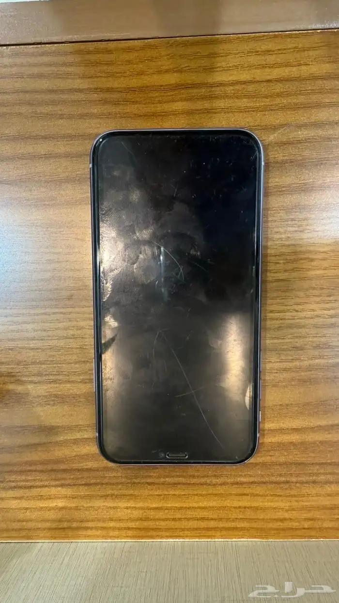 جوال ايفون11 مغيره بطاريه و خلفيه والخلفيه فيه كسر من ورا 1