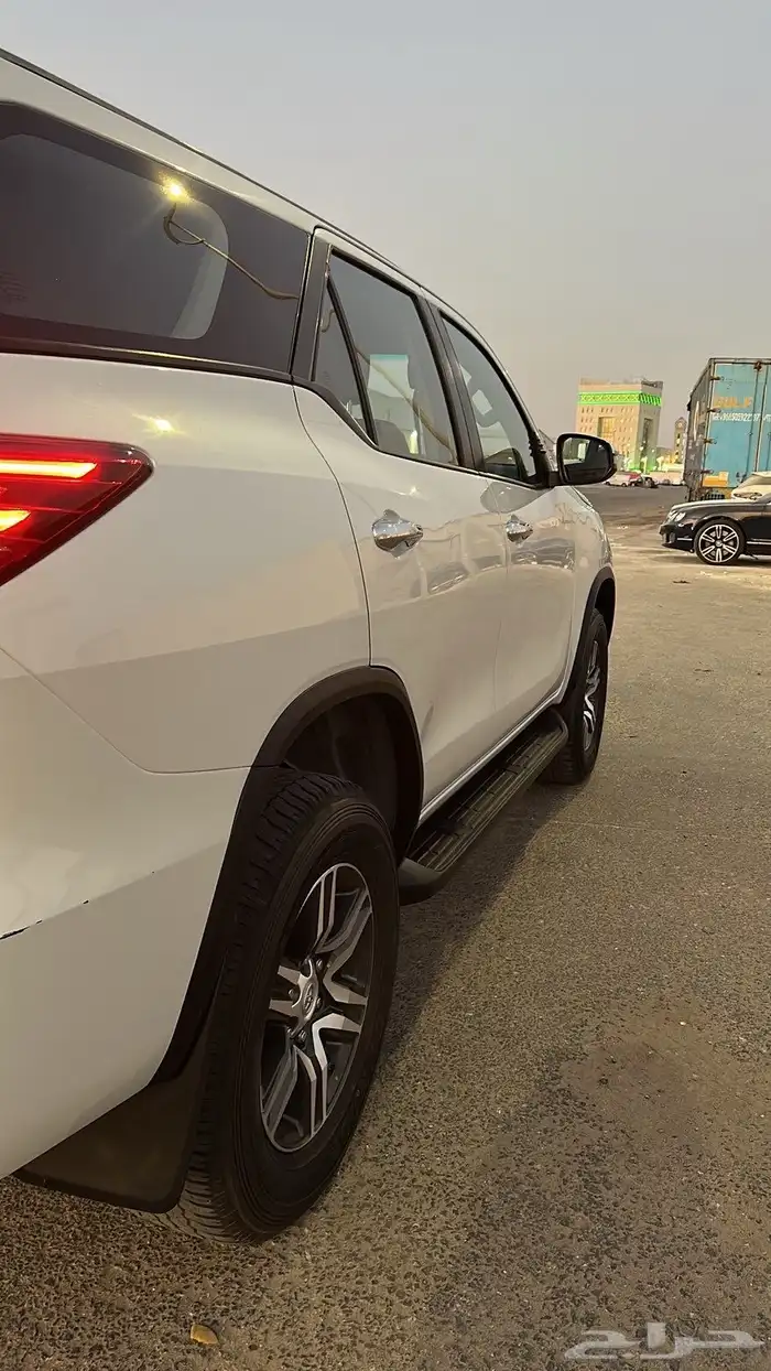 فورتشنر VX 2023عداد 29الف وكالة 9