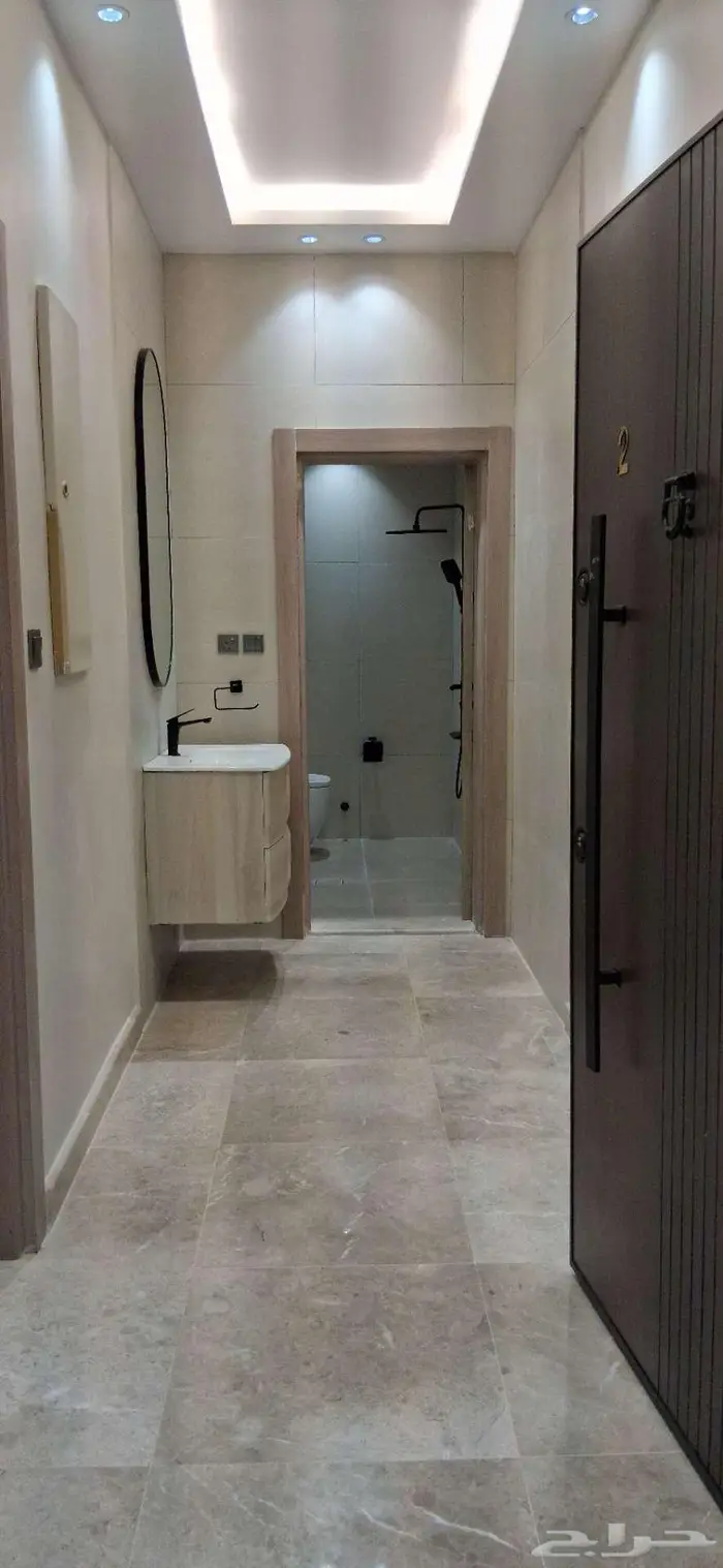 للإيجار شقة جديدة فاخره بتصميم عصري في حي العريض 7