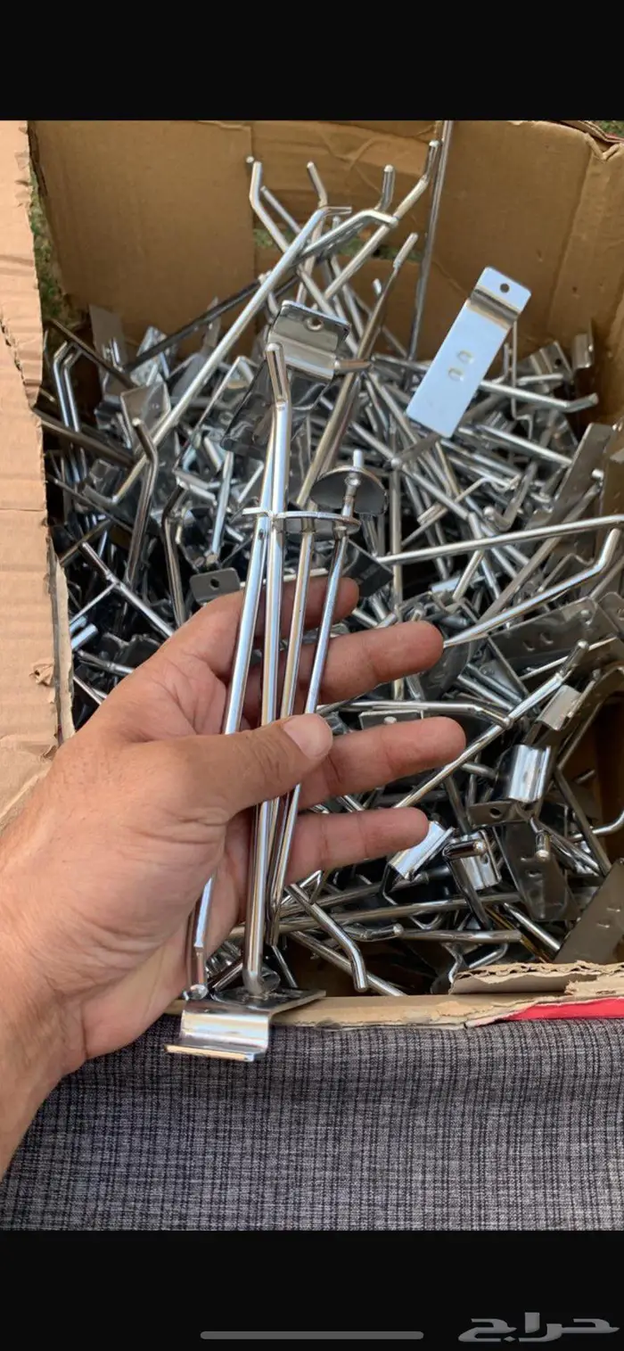 علاقات رفوف او تعليقات او شناكير تعليق العدد الف 1