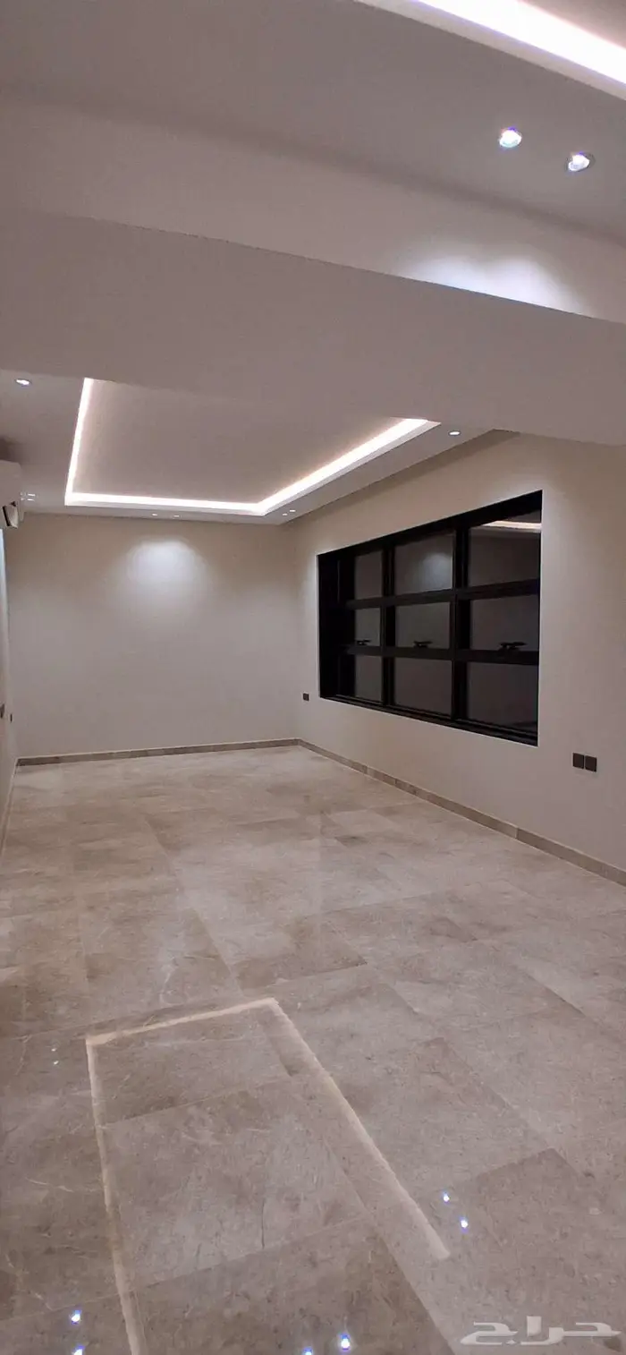 للإيجار شقة جديدة فاخره بتصميم عصري في حي العريض 9